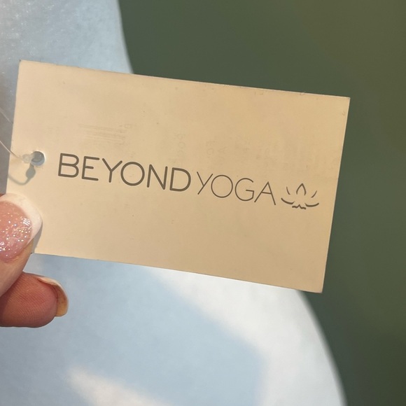 NWT Beyond Yoga Women’s Hidden Pocket Infinity Scarf - Picture 4 of 5